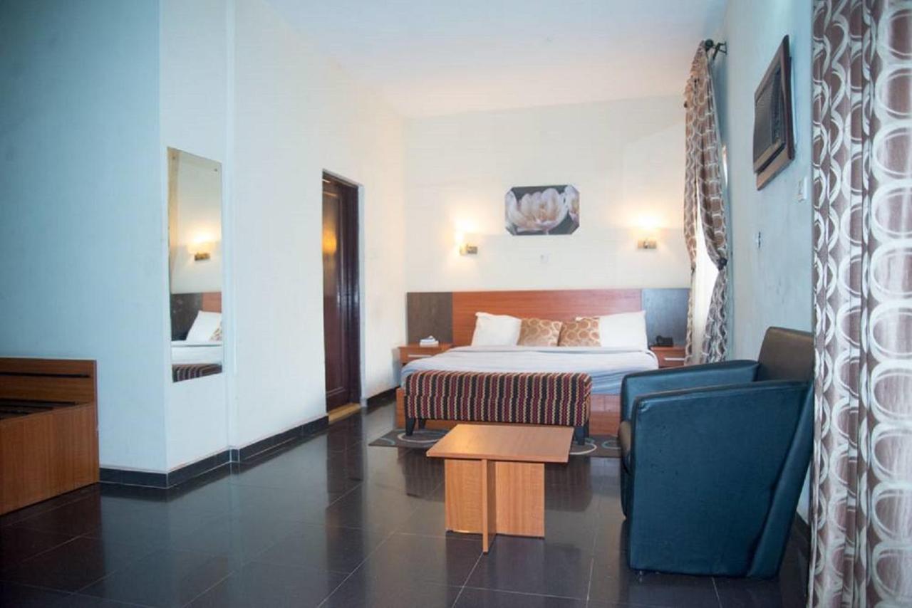 Dannic Hotels Enugu Exterior foto