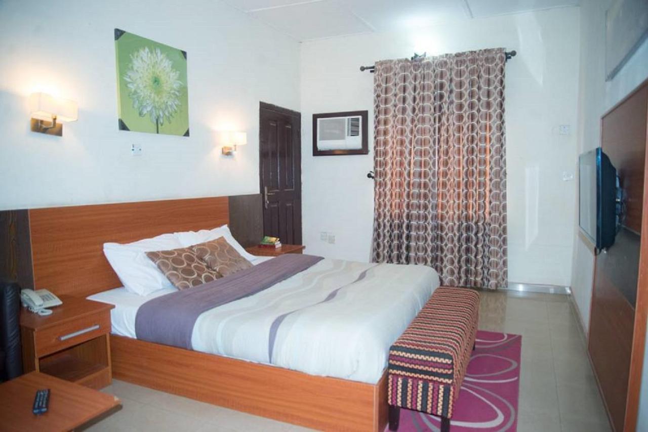 Dannic Hotels Enugu Exterior foto